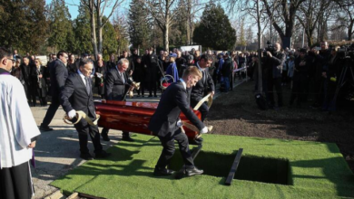 Photo of Ćiro Blažević sahranjen u zagrebačkoj Aleji velikana, stotine ljudi ga ispratilo na vječni smiraj