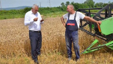 Photo of Ministar Vinko Marić posjetio gazdinstvo Bado – Loša klima prepolovila urod pšenice