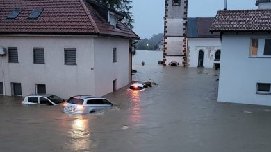 Photo of Ogromne poplave u Sloveniji, potopljena sela, bujice nose aute. Najgore tek dolazi