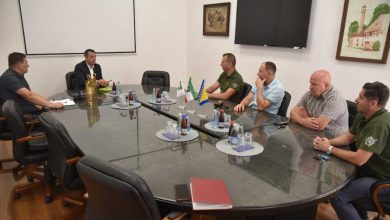 Photo of Predstavnici Airsoft kluba “S.C.A.R” na sastanku sa gradonačelnikom Mirzom Ganićem