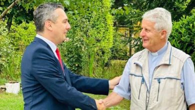 Photo of Ministar Dizdar posjetio župnika u Kaknju, iskazao podršku