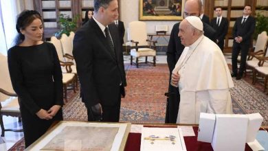 Photo of Bećirović sa suprugom posjetio papu Franju: Bila bi nam čast da ponovo pružimo gostoprimstvo poglavaru Katoličke crkve