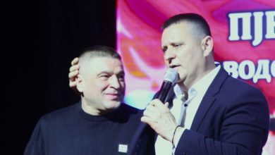 Photo of Fijasko: Reportaža sa koncerta Baje Malog Knindže povodom dana Dana državnost Srbije u Banjaluci