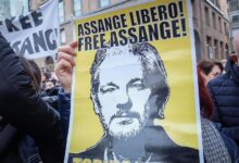 Photo of Biden kazao da razmatra povlačenje optužbi protiv osnivača WikiLeaksa Juliana Assangea