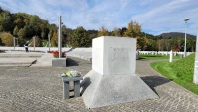 Photo of Ivan Šarčević: Genocidni – ne, a odgovorni?