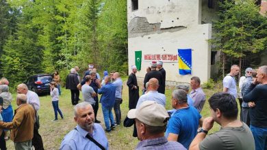 Photo of Obilježena 32. godišnjica zločina nad Bošnjacima: Poziv komšijama da otkriju lokacije sa posmrtnim ostacima žrtava
