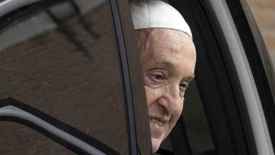 Photo of Papa Franjo se ispričao jer je LGBT osobe nazvao peder*inama