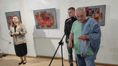 Photo of Izložba slika autora profesora Đemaila Silajdžić “Orijent u Kolažu” (Video/foto)