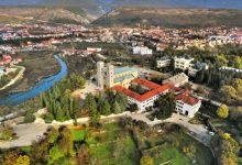 Photo of Ovaj grad u BiH nazivaju “dolinom milionera”: Bogati ste tek ako imate 100 miliona KM